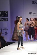 Model walk the ramp for Bhanuni by Jyoti Sharma Show at Wills Lifestyle India Fashion Week 2012 day 3 on 8th Oct 2012 (115).JPG